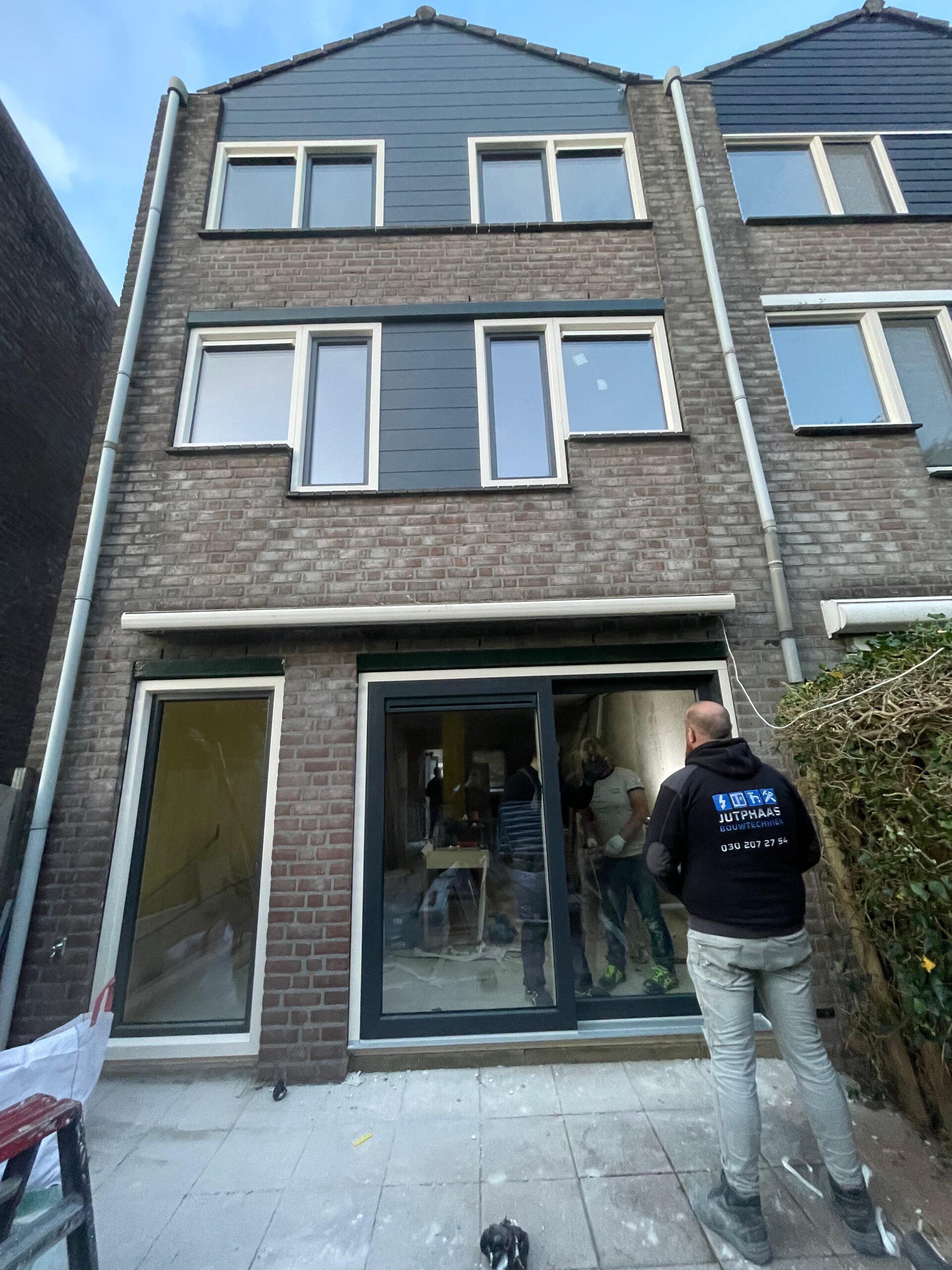 Plaatsing van kunststof kozijnen in Nieuwegein door Jutphaas Bouwtechniek