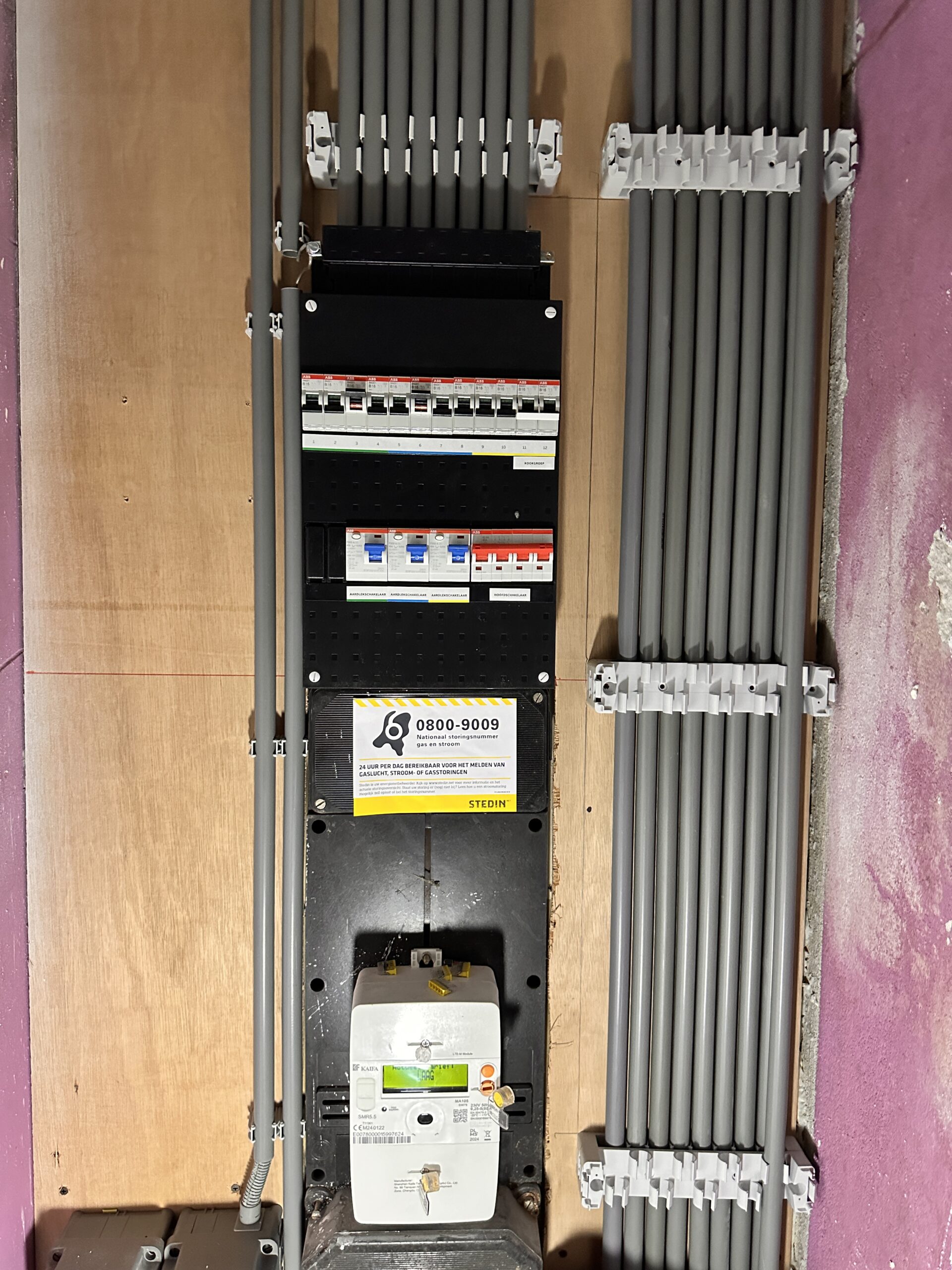 Elektricien installeert keukenstopcontacten en verlichting – Jutphaas Bouwtechniek Nieuwegein
