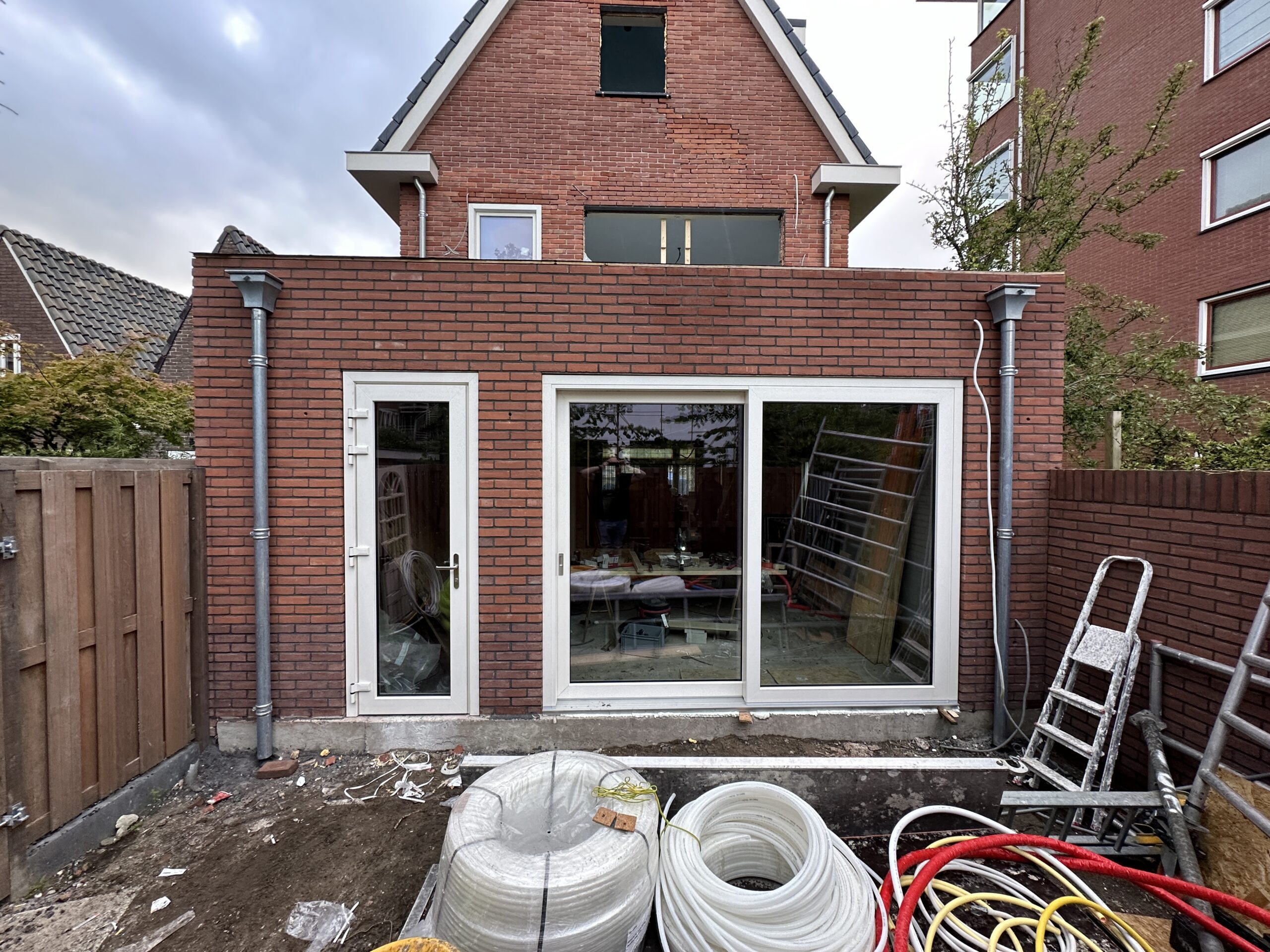Witte kunststof draaikiepkozijnen met HR++ glas in woning te Nieuwegein